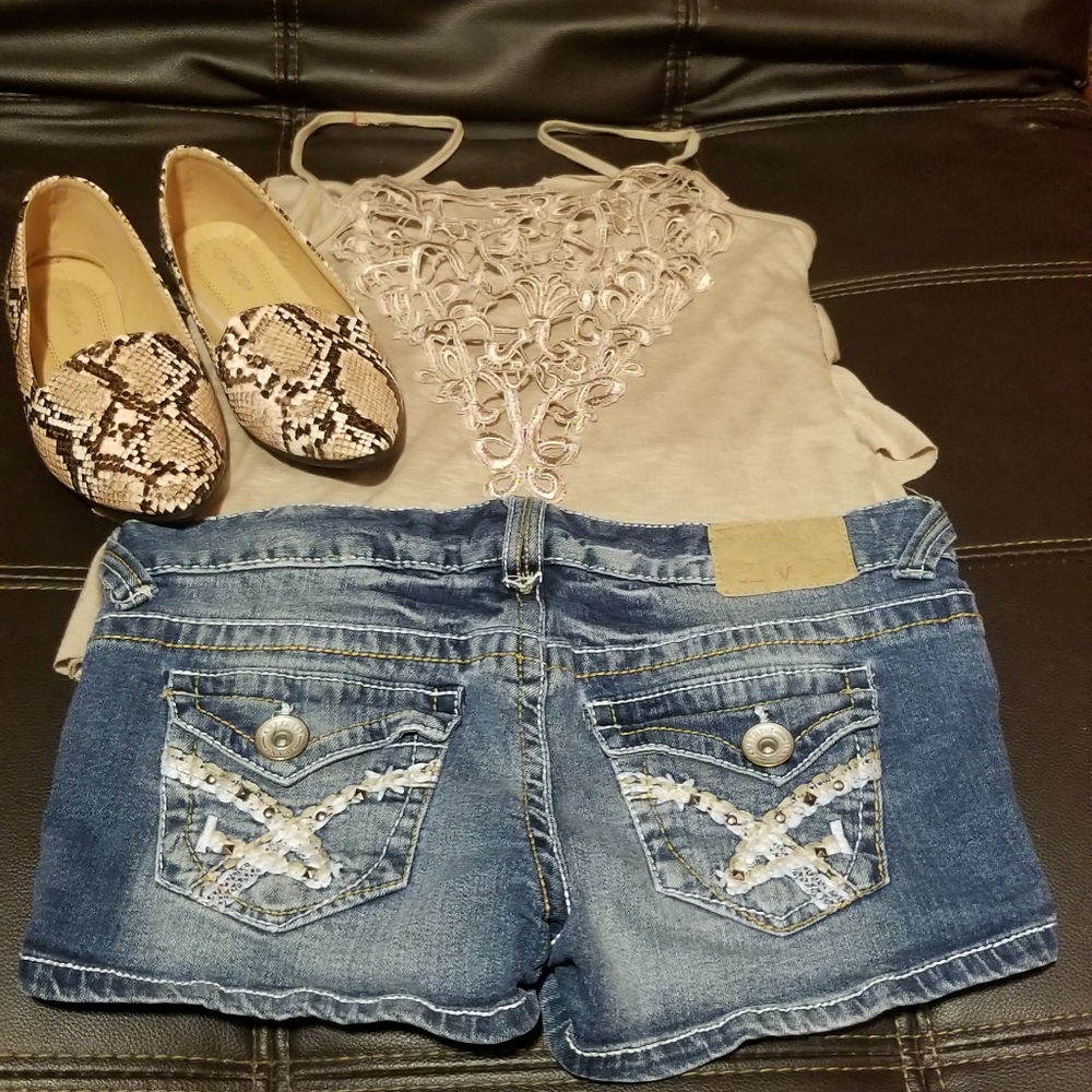 Complete Outfit Shirts Tank Top Shoes! - Picture 1 of 5